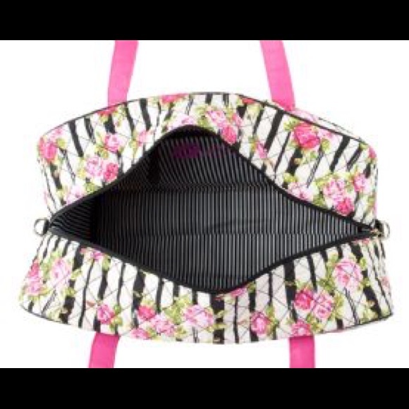 HOST PICK BETSEY JOHNSON Cruisin Quilted Weekender - Picture 5 of 5